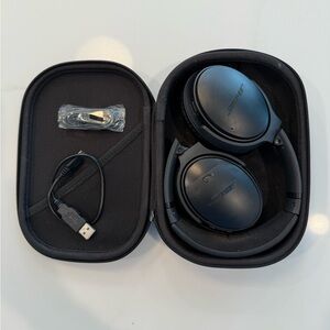 Bose Black Wireless Headphones with Case